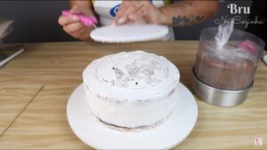 tire o disco de isopor com cuidado e deixe do lado,
