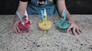 fotos de dos brigadeiros coloridos
